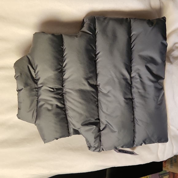 BNWT Old Navy puffer vest - Picture 2 of 4
